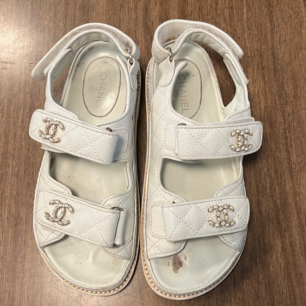 CHANEL White Quilted Sandals with Logo